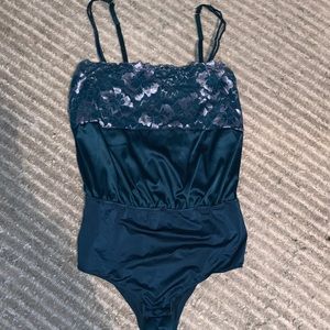 AUDEN GREEN BODYSUIT TOP